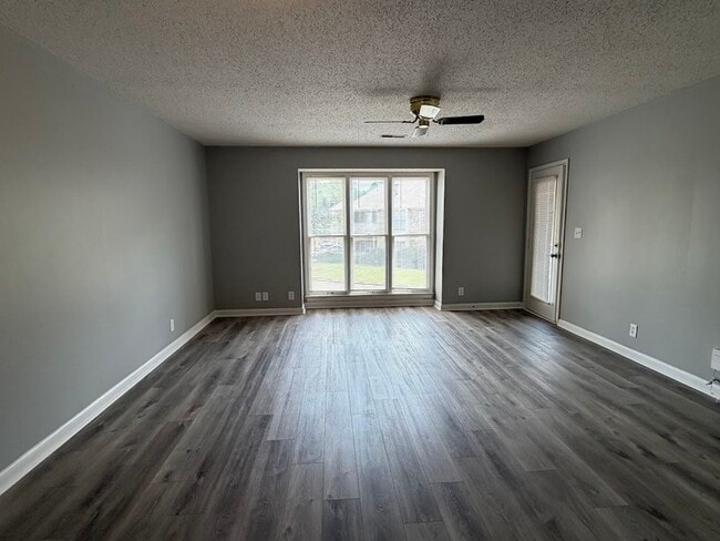 Building Photo - 4947-4947 7 Pine Cir
