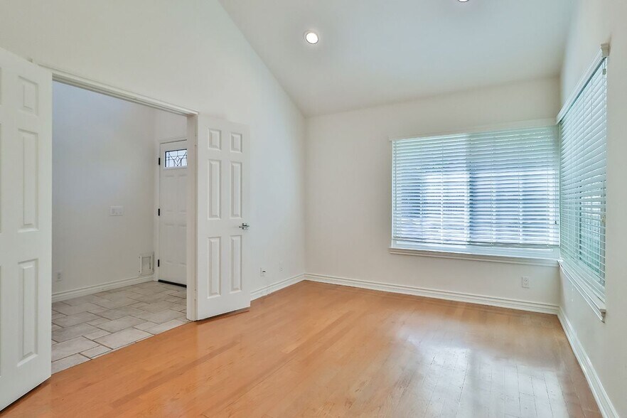 Building Photo - 2086 Glastonbury Rd