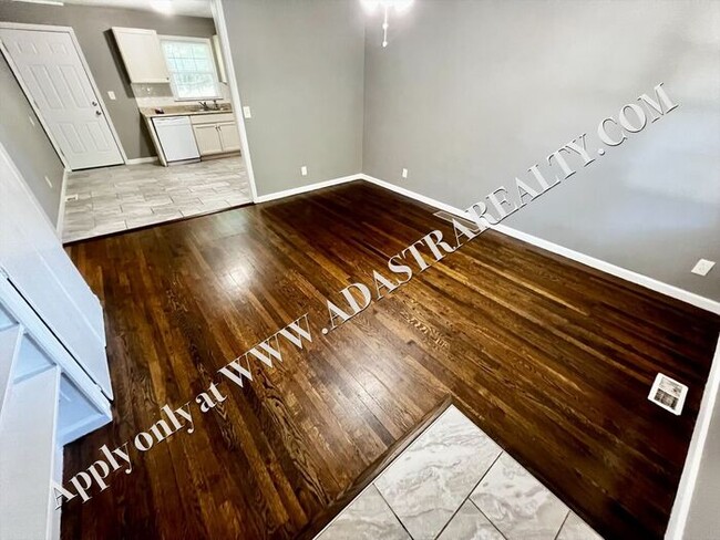 Building Photo - Cozy 2 Bed 1 Bath Duplex in Independence-Available in MARCH!!