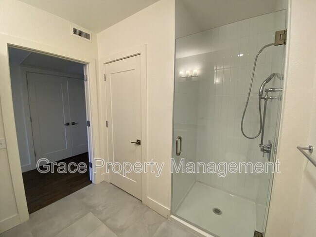 Building Photo - 431 E Bayaud Ave