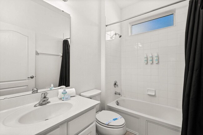 Building Photo - 4140 Oak Tree Dr