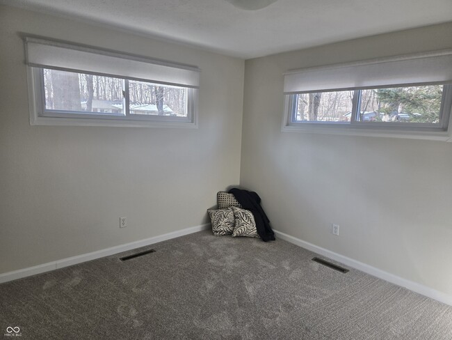 Building Photo - 10155 Orchard Park Dr W