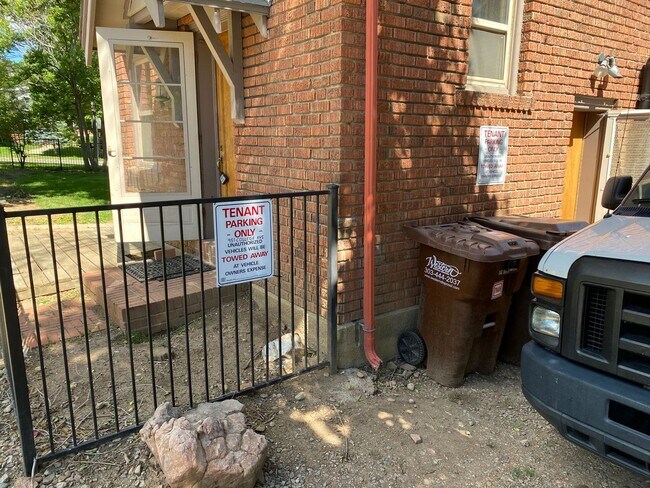 Building Photo - Terrific College Avenue 3 bed/2 bath house - 3 blocks from The Hill