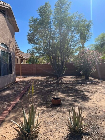 Building Photo - 8855 N Moonfire Dr