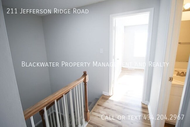 Building Photo - 211 Jefferson Ridge Rd