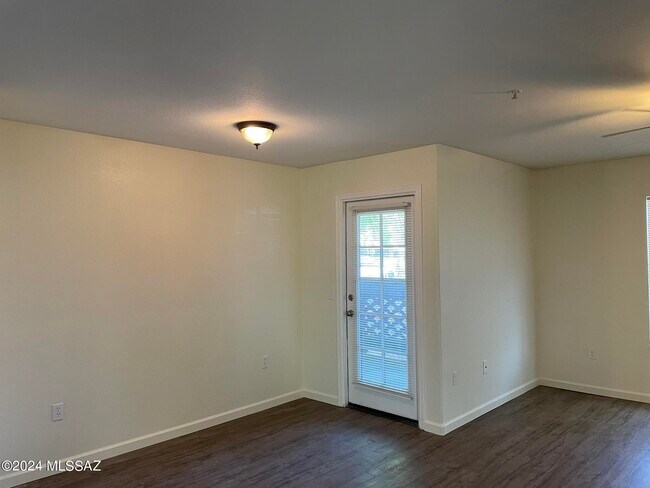 Building Photo - 5751 N Kolb Rd