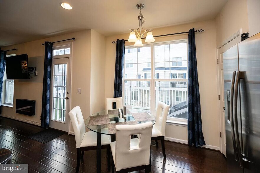 2nd floor - Dining - 25239 Laureldale Ter