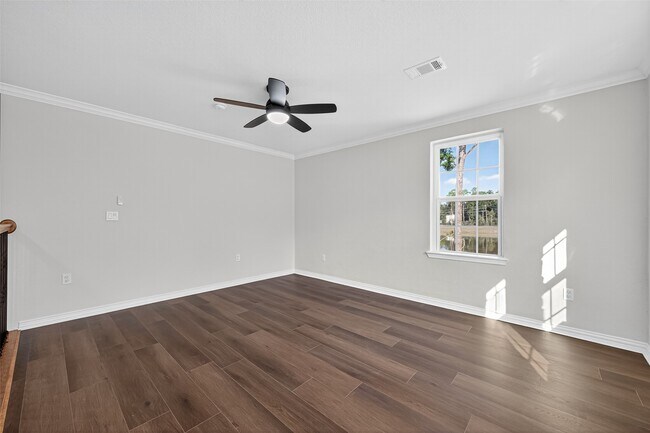 Building Photo - 10594 Rustling Oaks Dr