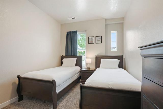 Building Photo - 4 bedroom in Meridian CA 83642