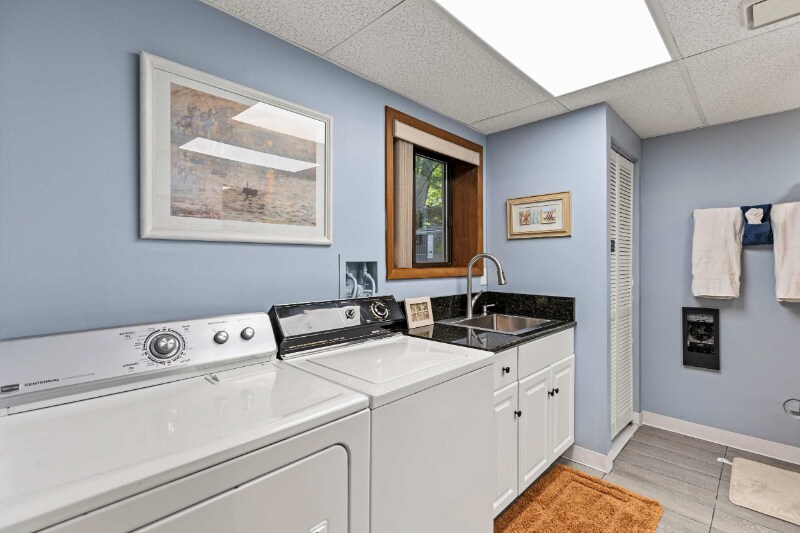 Building Photo - 2174 Lakeview Dr E