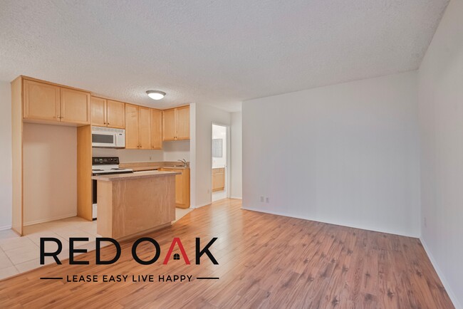 Primary Photo - Deluxe One Bedroom with Beautiful Hardwood...