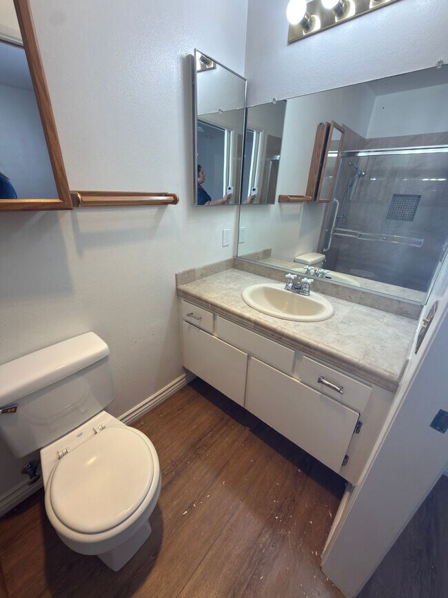 Building Photo - DESIRABLE TWO BEDROOM TWO BATH HOME IN STUDIO CITY
