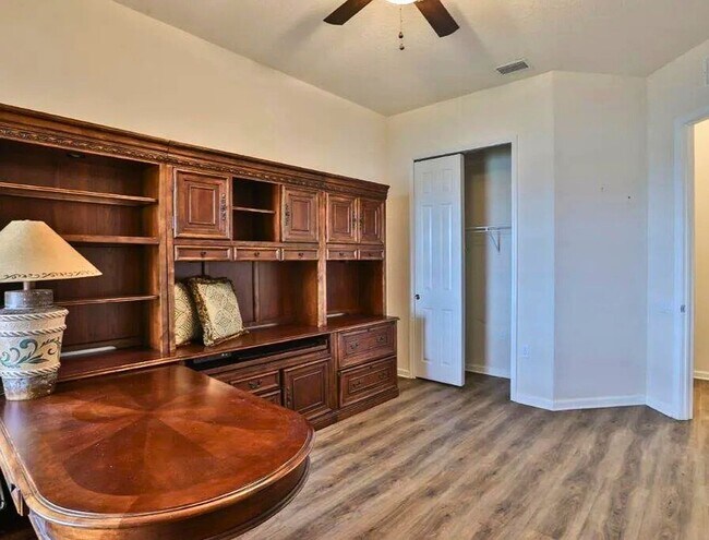 Building Photo - Unfurnished Serene Lakeside Living: Spacio...