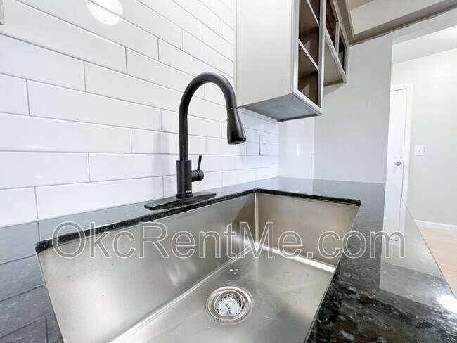 Building Photo - 1428 SW 62nd St