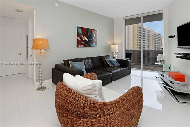 Building Photo - 16001 Collins Ave