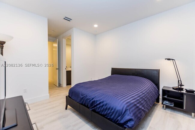 Building Photo - 2875 SW 33rd Ct
