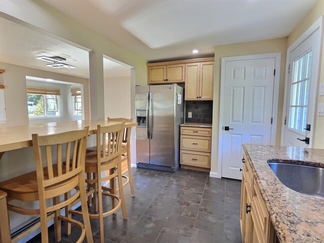 Building Photo - 31 Grove St