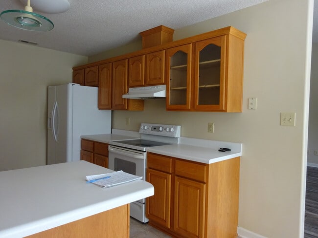 Building Photo - Beautiful 3BR/2Bath with Bonus Room!