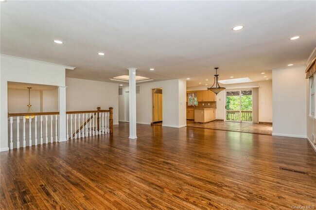 Building Photo - 2 Merion Dr