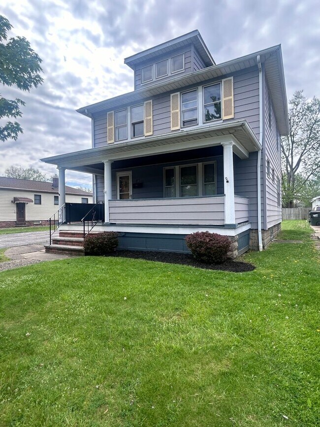Building Photo - Newly updated 3 bd single fam house ( NO VOUCHERS)