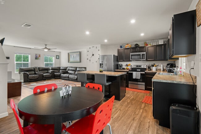 Building Photo - 21012 Baileys Grove Dr