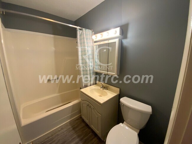 Building Photo - 206 Fourteenth E (g)-