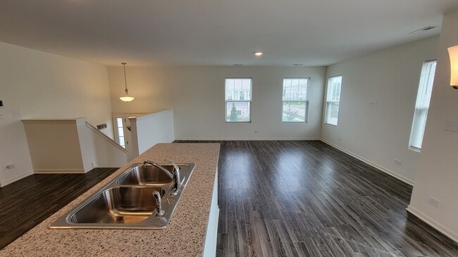 Building Photo - 200 Goldenrod Dr