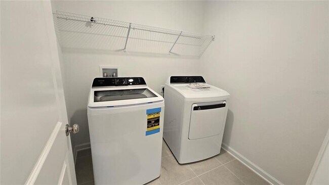 Building Photo - 3363 Alexander Dr