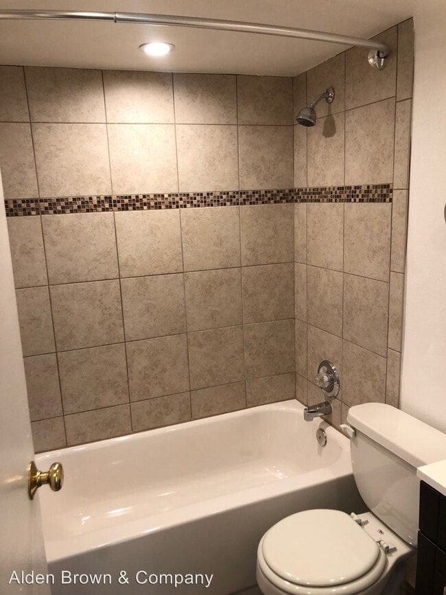 Building Photo - 727 Pearl St