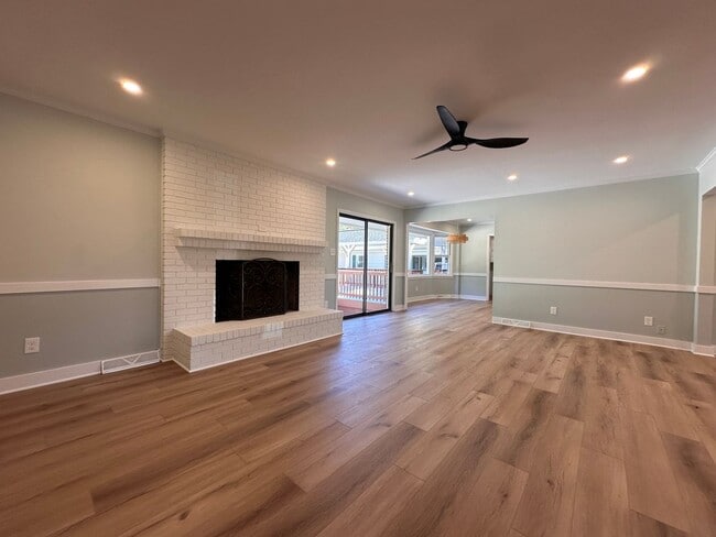 Building Photo - Home on High Tide