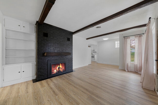 Building Photo - 107 Gwyn Ave