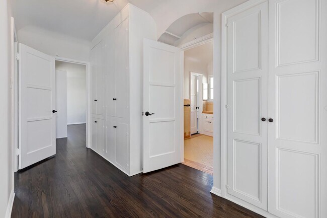 Building Photo - Clarkhill Residences LLC - 145