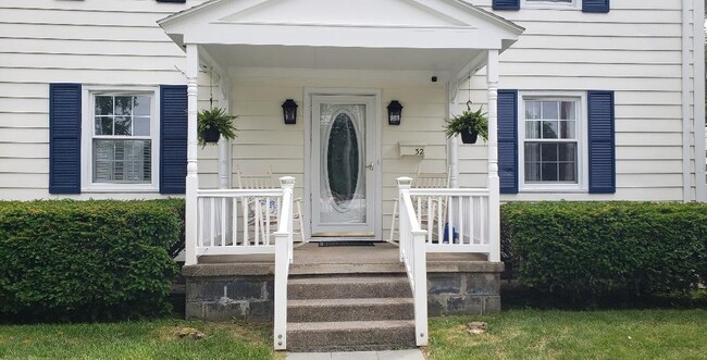 Building Photo - 32 W Circular St