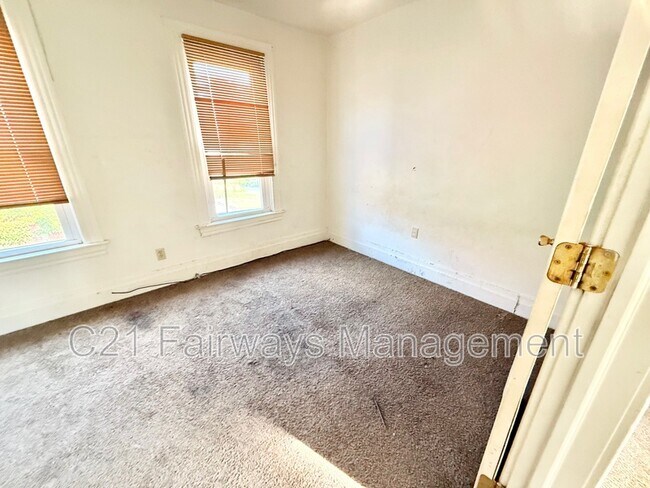 Building Photo - 726 Waddell Ave
