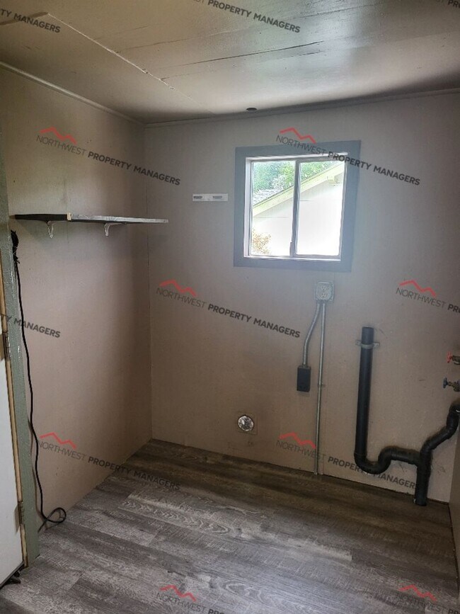 Building Photo - r139b
