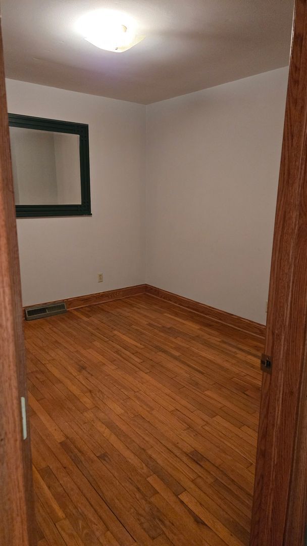 Building Photo - **RIVERFRONT 4-BEDROOM/3-BATH WITH 4-CAR GARAGE, FULL BASEMENT!!**