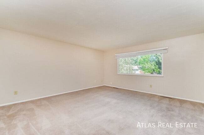 Building Photo - 2975 Montebello Dr W