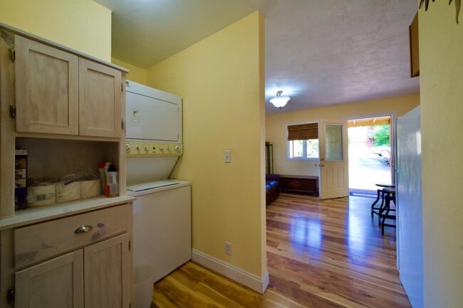Building Photo - 224 Winona Ave