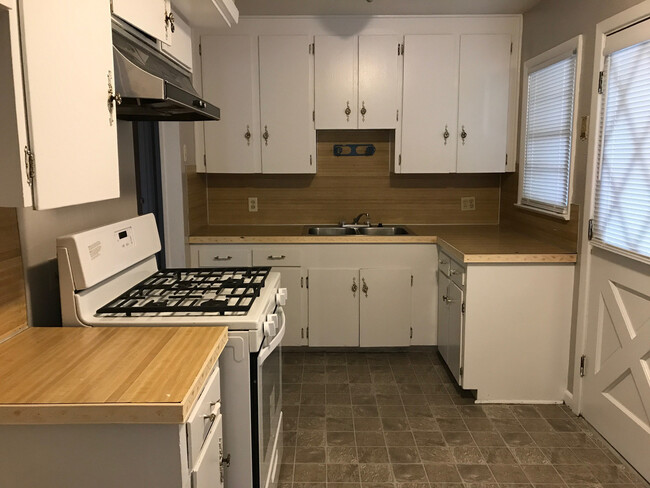 Primary Photo - 3BR/1BA off Shed Road in Bossier City