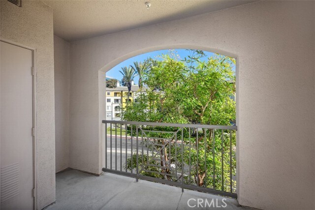 Building Photo - 1358 Scholarship