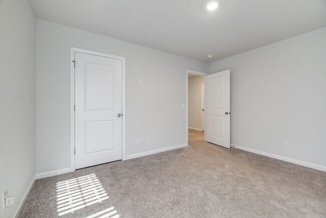 Building Photo - Spacious 5BR Home with Loft & Smart Features in Rincon
