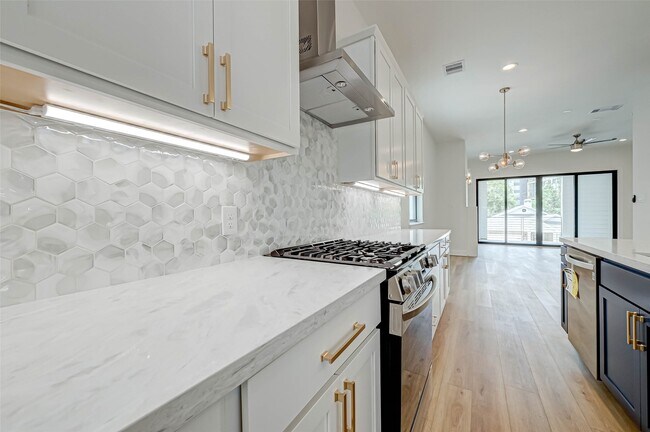 Building Photo - 3503 Anita St