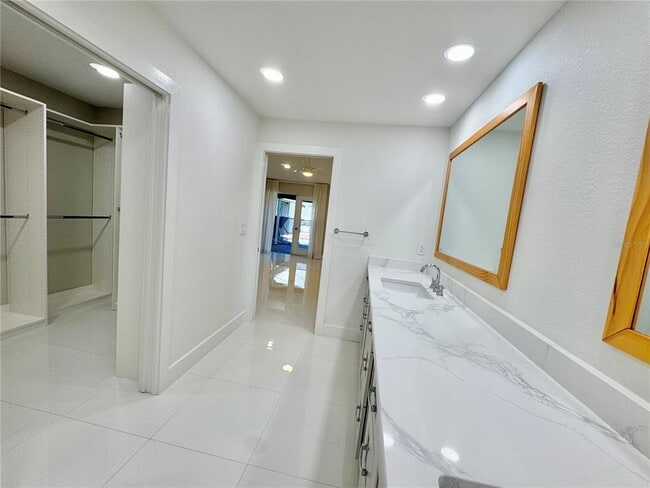 Building Photo - 3705 Torrey Pines Blvd