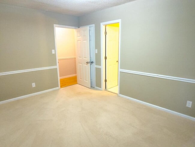 Building Photo - 122 Maxwell Dr