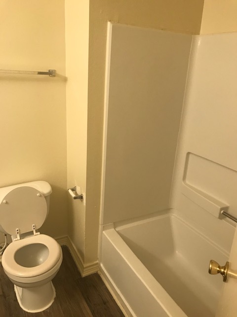 Bathroom#2-upstairs - 7123 Greenwood Point Dr