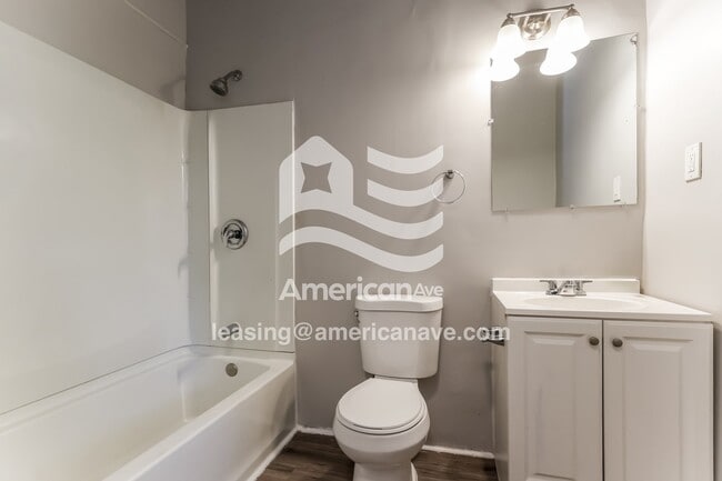 Building Photo - 664 S 38th St
