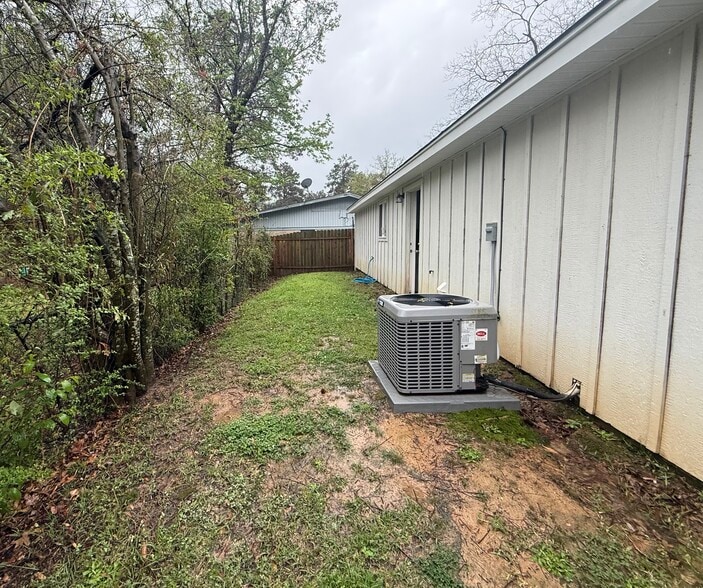 Building Photo - 99 Fairlane Dr