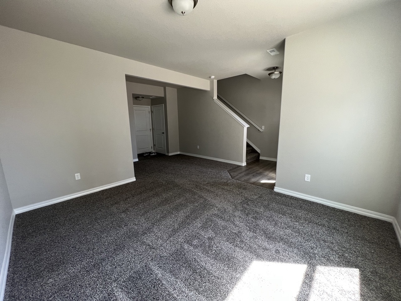 Building Photo - 7862 Kirwin Hts
