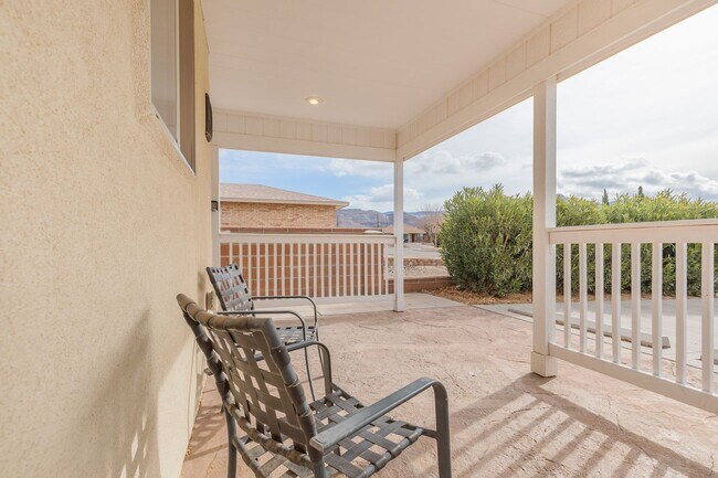 Building Photo - 800 Sherwood Dr