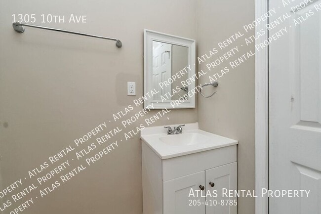 Building Photo - 1305 10th Ave